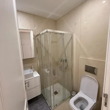 Flores Street - Center