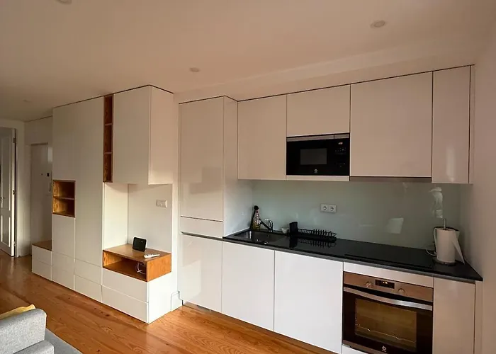 Flores Street - Center