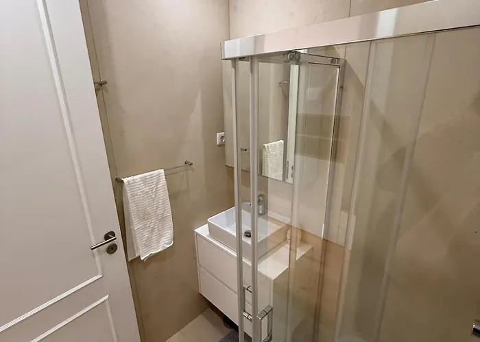 Flores Street - Center *